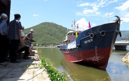 ​Hạ thủy tàu dịch vụ hậu cần vỏ thép của ngư dân Lý Sơn