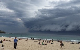 Xem clip “mây sóng thần” gây choáng ngợp nước Úc