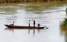 Đôi nam nữ nhảy sông mất tích