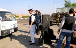 Sân bay Ai Cập: có tiền qua tuốt