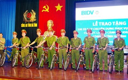 Công an Hà Tĩnh nhận 100 xe đạp đi tuần