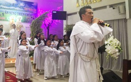 Xem clip Đàm Vĩnh Hưng hát tại nhà thờ