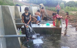 Dẫn nước sạch về buôn làng