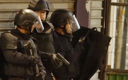Điểm tin: Paris lại vang tiếng súng, diệt 3 nghi can khủng bố
