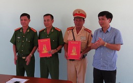 ​Kon Tum: “Thưởng nóng” lực lượng truy bắt nhóm cướp xe taxi