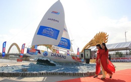Đà Nẵng đặt mô hình thuyền buồm gần cầu Rồng 