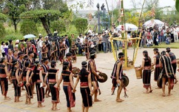 ​Kon Tum đưa cồng chiêng vào giảng dạy trong trường học