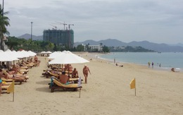 Tìm cách giữ cát cho bãi biển Nha Trang