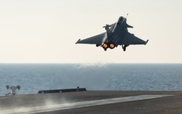 ​Tổng thống Pháp thăm tàu sân bay tấn công IS