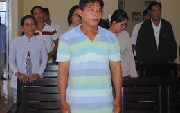 Tòa án huyện Phú Tân tuyên toà án tỉnh phải bồi thường