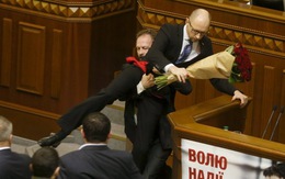 ​Ẩu đả trong cuộc họp Quốc hội, Thủ tướng Ukraine bị tấn công
