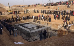 Trung Quốc khai quật mộ cổ, tìm được số tiền vàng kỷ lục