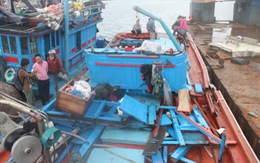 Khi gặp nạn, ngư dân Việt chỉ biết tự cứu nhau trên biển