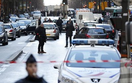 Pháp bắn chết kẻ cầm dao xông vào đồn cảnh sát Paris