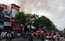 Cháy lớn khu đồ gỗ TP Buôn Ma Thuột, nhiều nhà bị thiêu rụi
