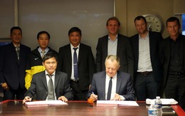 CLB Lyon ký hợp tác với TP.HCM