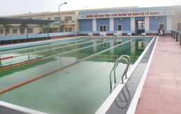 Bể bơi trong trường học “đuối sức”