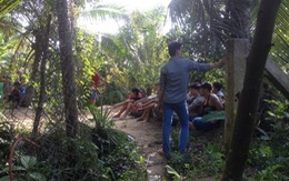 Bắt trường gà lớn giữa vườn dừa huyện Cái Bè