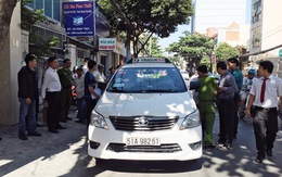 Tài xế taxi tử vong trên chiếc xe khóa kín