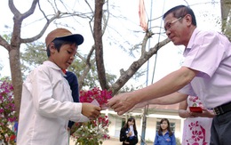 "Cây mùa xuân" tới trẻ em nghèo Đam Rông