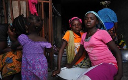 Những cô gái bốc vác thuê ở Ghana