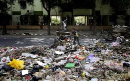 Công nhân vệ sinh đình công, Thủ đô Ấn Độ ngập trong rác