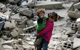 Vì sao trẻ em Syria chạy về  hướng bom đạn?