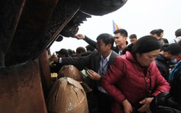 Khai hội Yên Tử: Đại biểu cũng cầm tiền “đánh bóng” chùa Đồng
