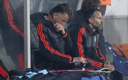 M.U thua ngược Midtjylland, HLV Van Gaal ngồi “trên lửa”