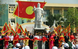Khánh thành tượng Hoàng đế Quang Trung tại ĐH Quốc gia TPHCM