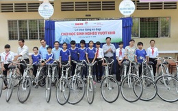Báo Tuổi Trẻ tặng xe đạp cho học sinh nghèo tỉnh Vĩnh Long