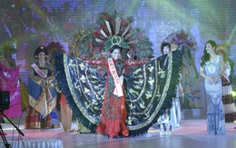 ​Áo dài giúp Kelly Trang Trần đoạt giải tại Mrs World 2016