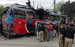 Pakistan: đánh bom xe chở công chức, 50 người thương vong