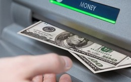 Bắt 2 người Trung Quốc dùng thẻ ATM giả rút tiền