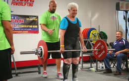 ​Cụ bà 78 tuổi nâng tạ 108 kg