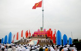 Lễ thượng cờ mừng ngày thống nhất bên bờ sông Bến Hải