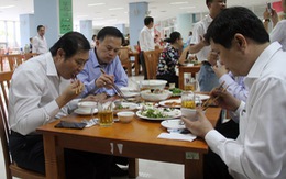 300 công chức Đà Nẵng ăn trưa với hải sản ủng hộ ngư dân