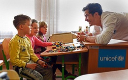 ​Orlando Bloom làm đại sứ UNICEF, thăm trẻ em ở Ukraine