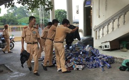 Chở 8.300 gói thuốc lá lậu, dùng gậy gỗ chống trả cảnh sát