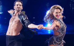 ​Siêu mẫu khiếm thính đoạt giải nhất Dancing with the Stars