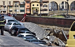 Video hàng chục ôtô bị "hố tử thần" nuốt ở Ý