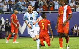 Messi ghi hat-trick, Argentina giành vé vào tứ kết