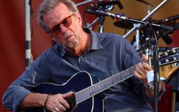 Bệnh thần kinh ngoại biên khiến Eric Clapton gặp khó khi chơi guitar