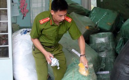 Hàng chục tấn hàng không chứng từ về ga Biên Hòa