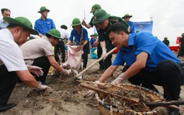 800 lính biên phòng làm sạch bãi biển Đồ Sơn