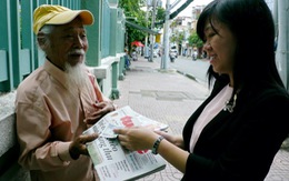 Buổi sáng dễ thương  ở một sạp báo Sài Gòn
