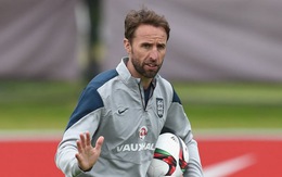 Southgate không muốn thay HLV Hodgson