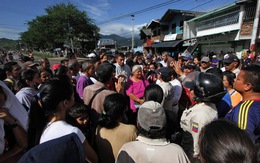 Siêu thị trống không, dân Venezuela vượt biên mua hàng