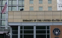Clip nhà ngoại giao Mỹ, cảnh sát Nga vật lộn trên vỉa hè