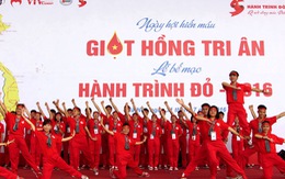 Hàng ngàn người hiến máu tình nguyện ở Hà Nội